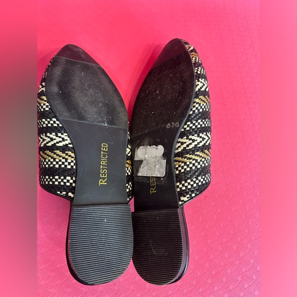 RESTRICTED MULES - Picture 6 of 8